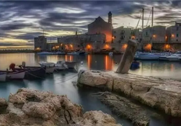 아파트 Unique White Stone