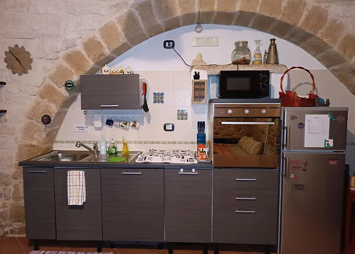 아파트 Unique White Stone