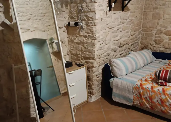 아파트 Unique White Stone *