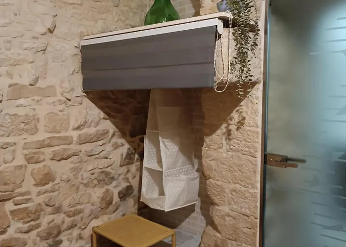 Unique White Stone 焦维纳佐