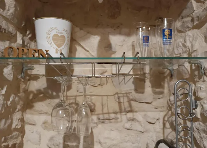 Unique White Stone 公寓